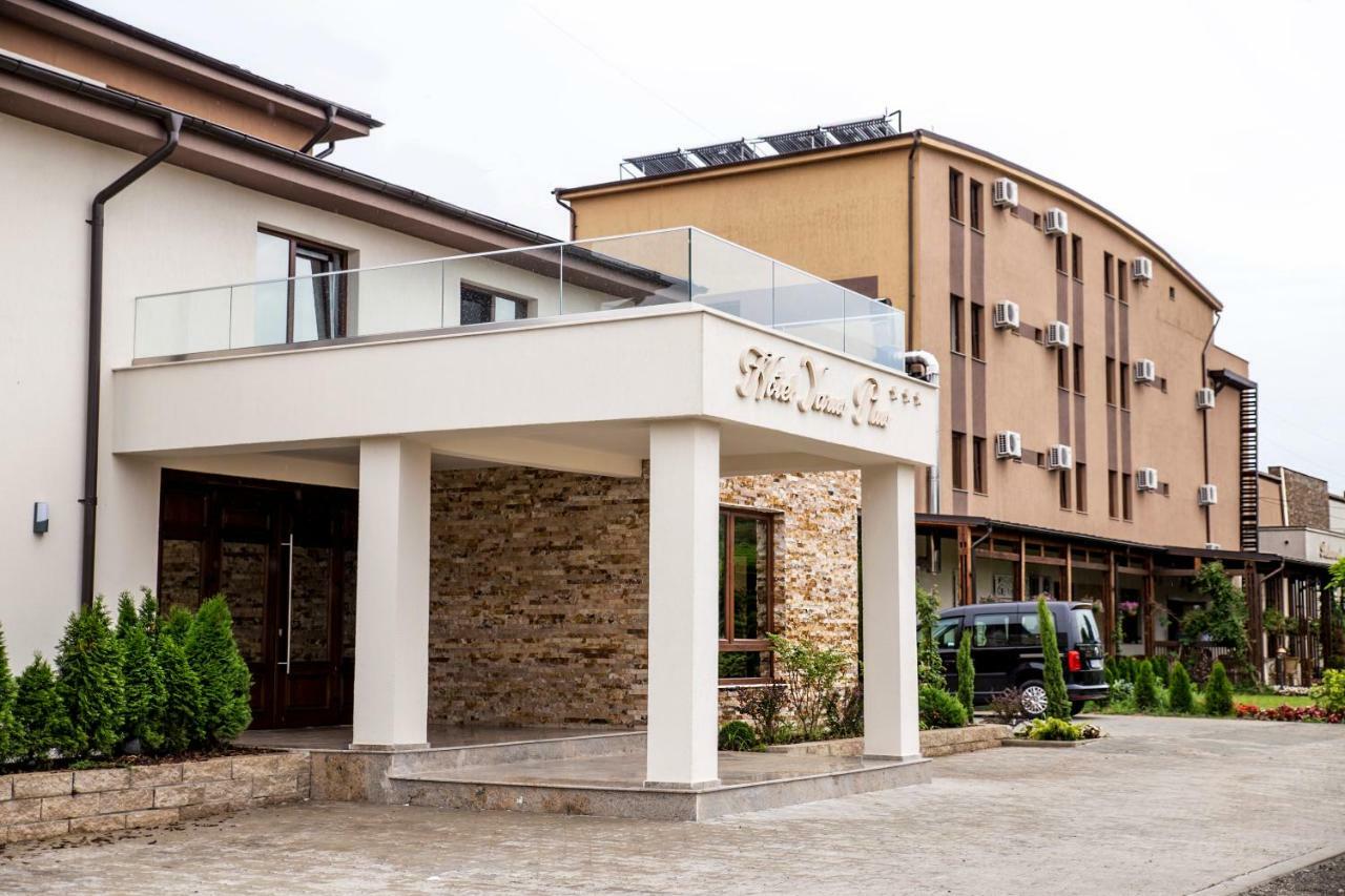 Hotel Yarus Plus Ploiesti Exterior photo